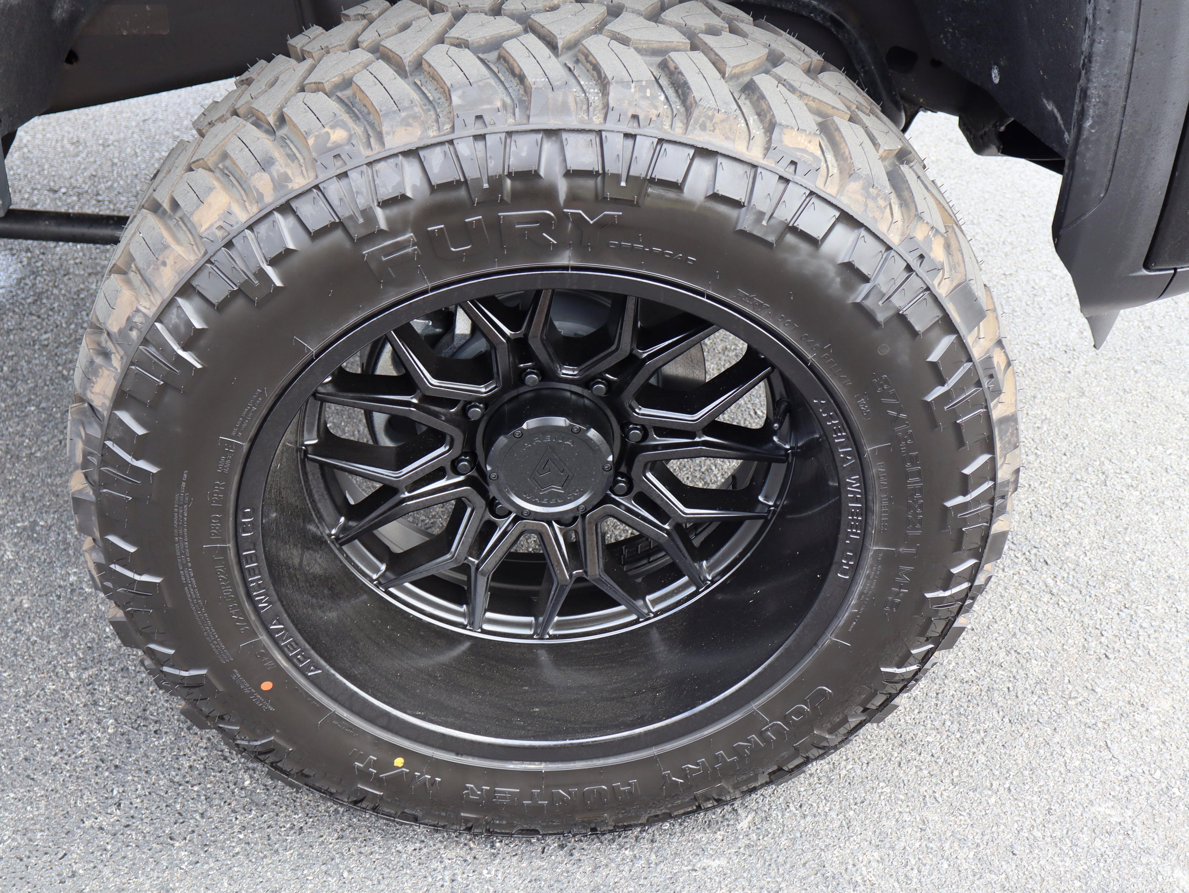 GMC Sierra 2500 Hd Denali Four Wheel Drive Crew Cab - Thumbnail 9