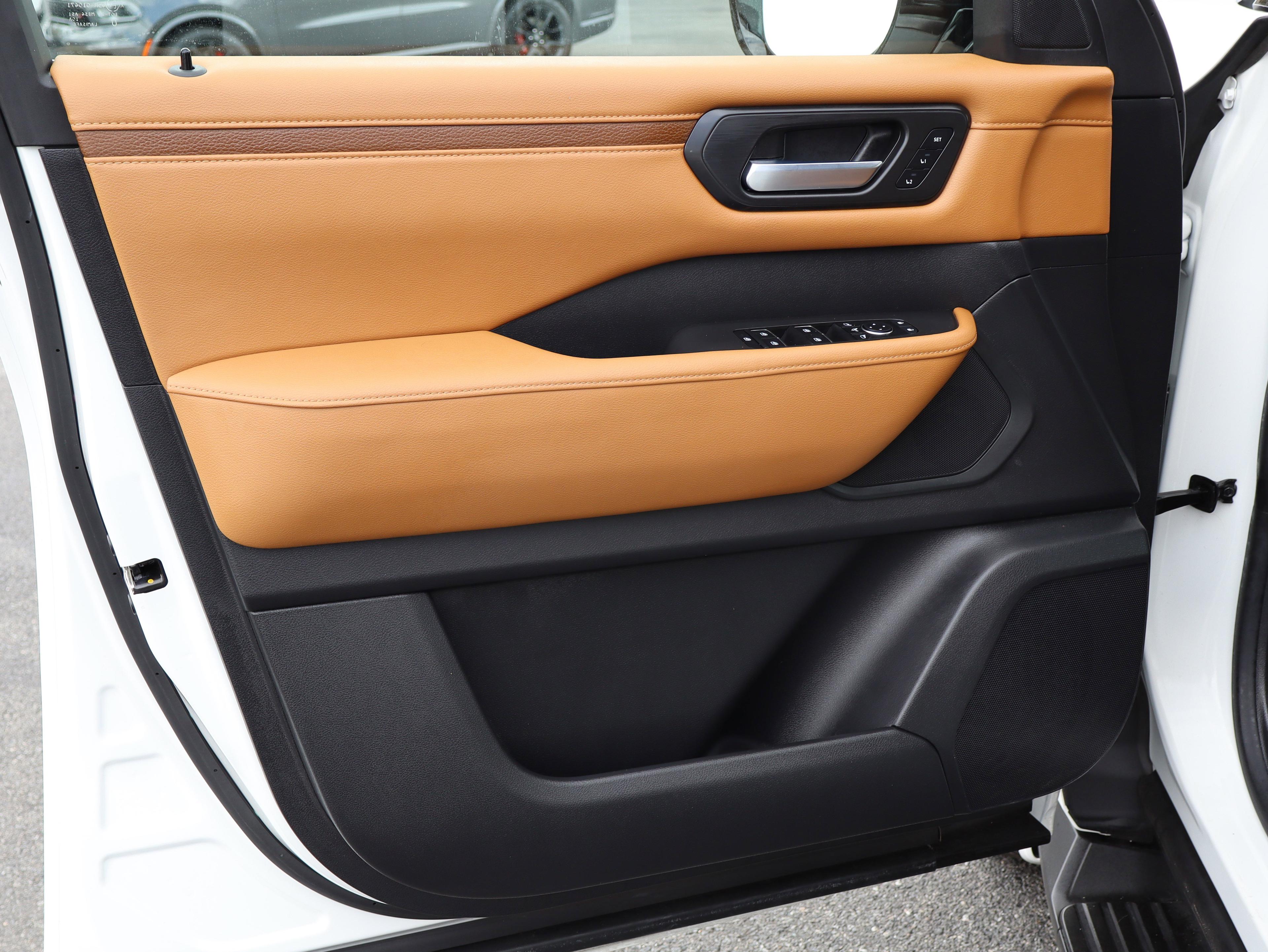 Nissan Armada Sl 4Wd 4-Wheel Drive Sport Utility - Thumbnail 16