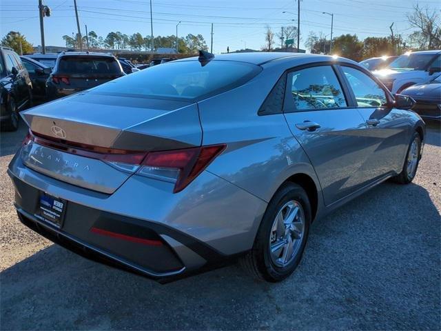 Hyundai Elantra Se Fwd 4D Sedan - Thumbnail 6