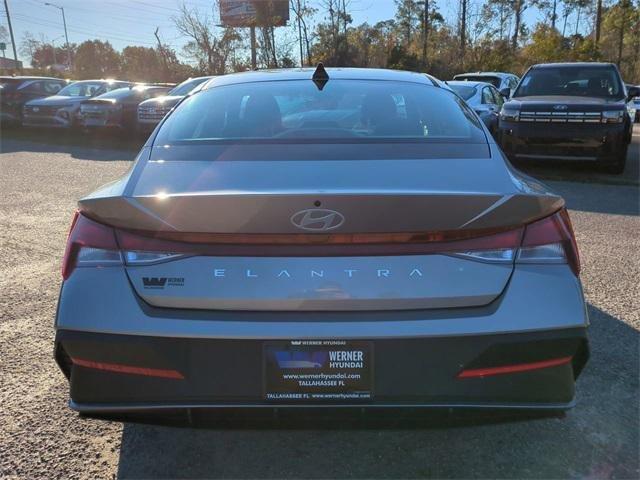 Hyundai Elantra Se Fwd 4D Sedan - Thumbnail 7