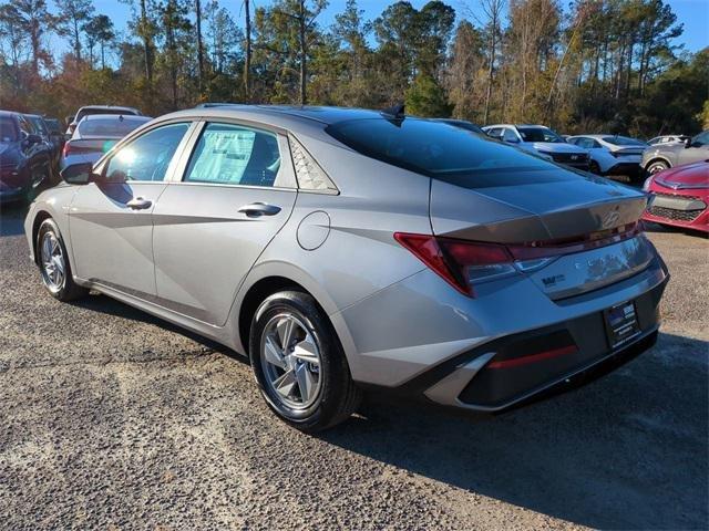 Hyundai Elantra Se Fwd 4D Sedan - Thumbnail 8