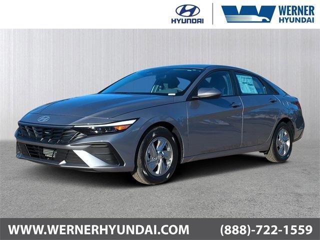 Hyundai Elantra Se Fwd 4D Sedan - Thumbnail 2