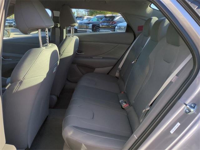 Hyundai Elantra Se Fwd 4D Sedan - Thumbnail 14