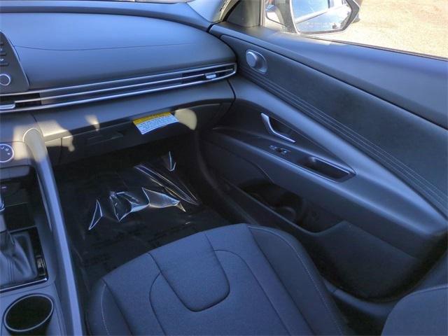 Hyundai Elantra Se Fwd 4D Sedan - Thumbnail 17