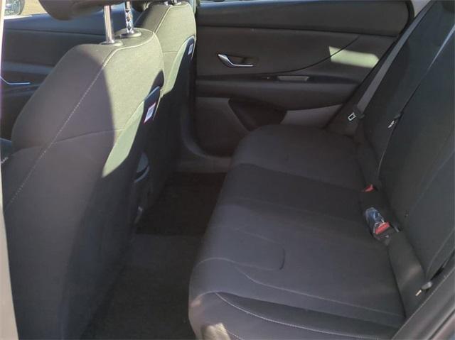 Hyundai Elantra Se Fwd 4D Sedan - Thumbnail 13