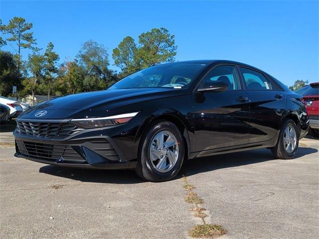 Hyundai Elantra Se Fwd 4D Sedan - Thumbnail 3