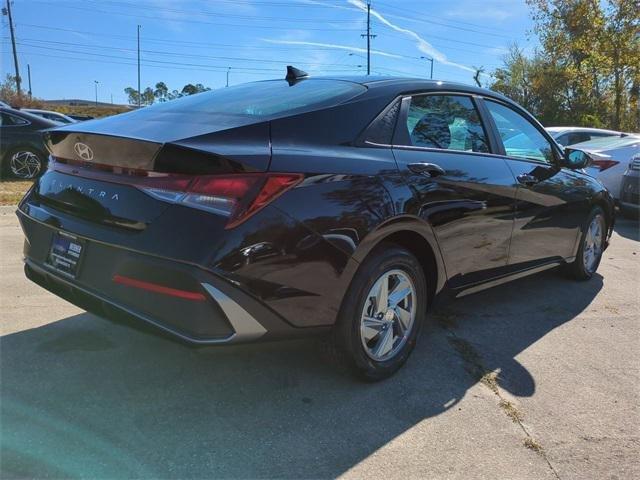 Hyundai Elantra Se Fwd 4D Sedan - Thumbnail 6