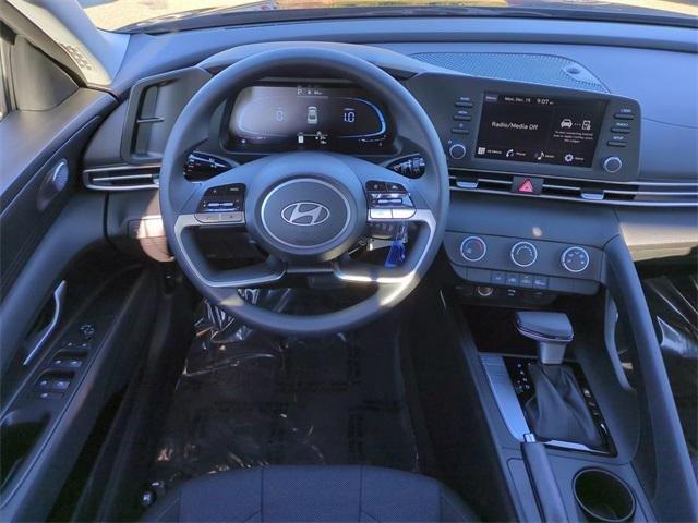 Hyundai Elantra Se Fwd 4D Sedan - Thumbnail 15