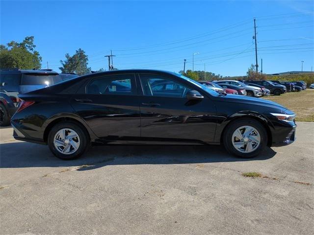 Hyundai Elantra Se Fwd 4D Sedan - Thumbnail 5