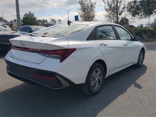 Hyundai Elantra Se Fwd 4D Sedan - Thumbnail 6