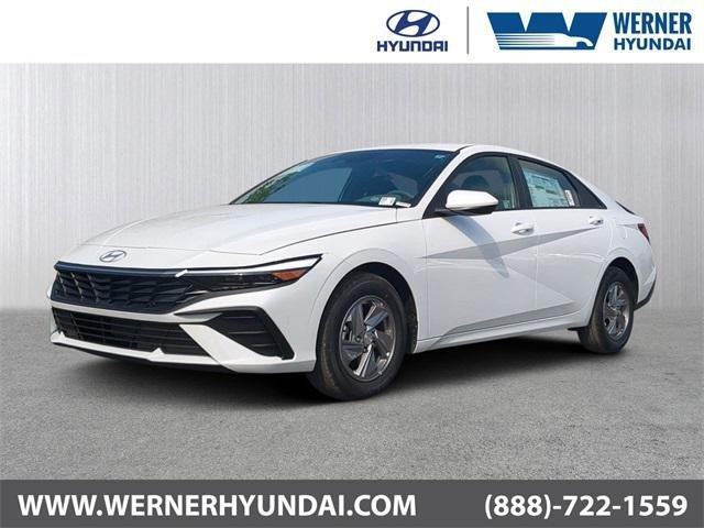 Hyundai Elantra Se Fwd 4D Sedan - Thumbnail 2