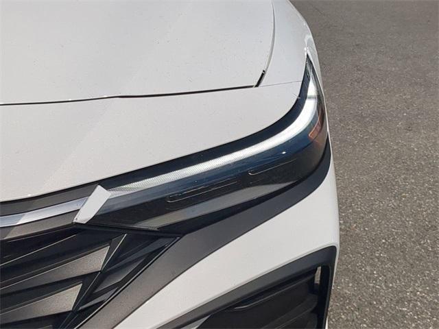 Hyundai Elantra Se Fwd 4D Sedan - Thumbnail 11