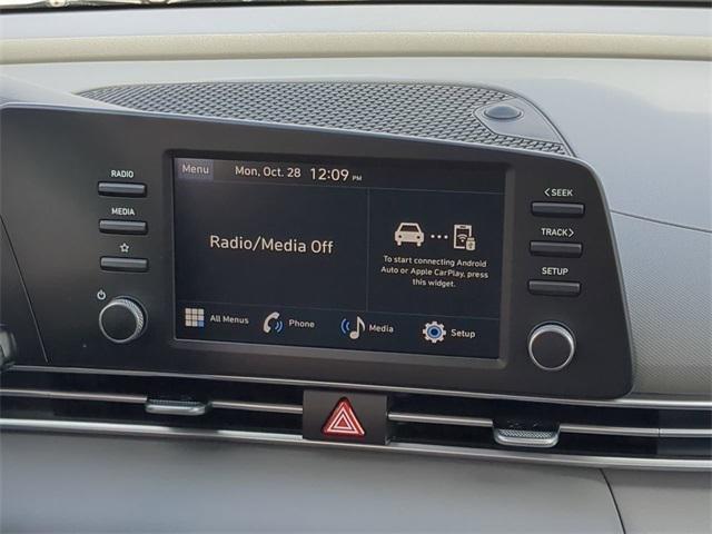 Hyundai Elantra Se Fwd 4D Sedan - Thumbnail 18