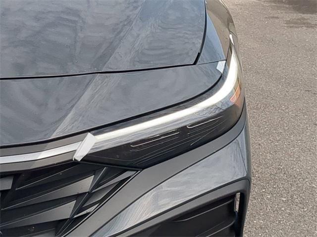 Hyundai Elantra Sel Sport Fwd 4D Sedan - Thumbnail 11