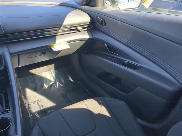 Hyundai Elantra Sel Sport Fwd 4D Sedan - Thumbnail 17