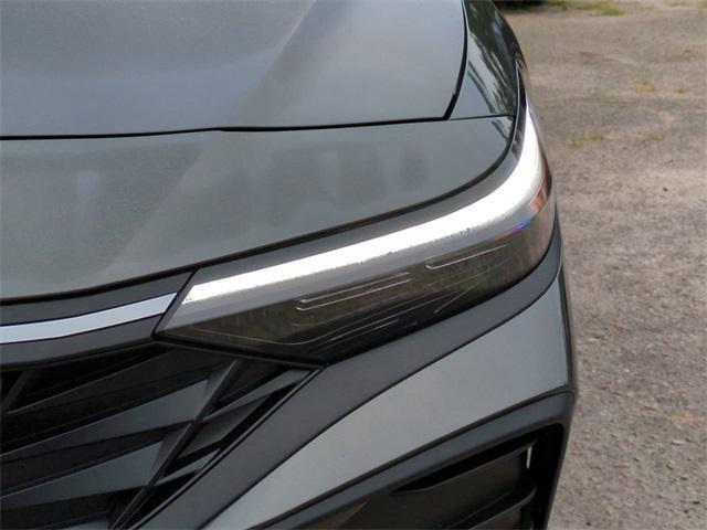 Hyundai Elantra Hybrid Sel Sport Fwd 4D Sedan - Thumbnail 11