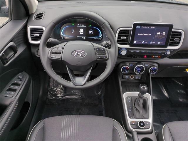 Hyundai Venue Sel W/Two-Tone Roof Fwd 4D Sport Utility - Thumbnail 16