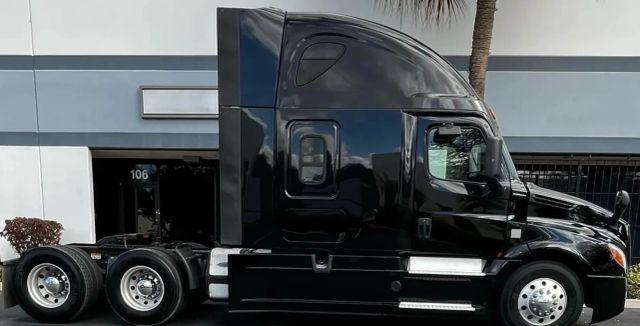 FREIGHTLINER CASCADIA - Thumbnail 3