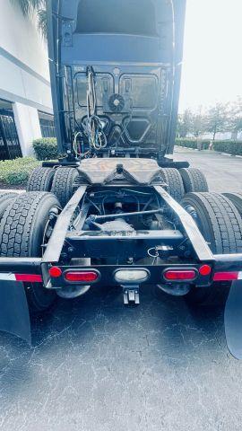 FREIGHTLINER CASCADIA - Thumbnail 5