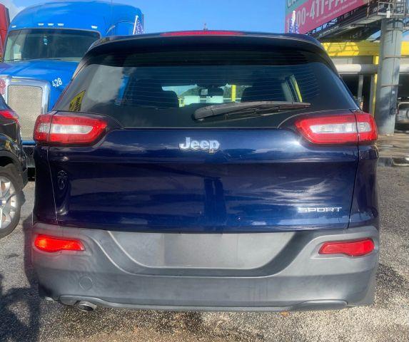 Jeep CHEROKEE - Thumbnail 3