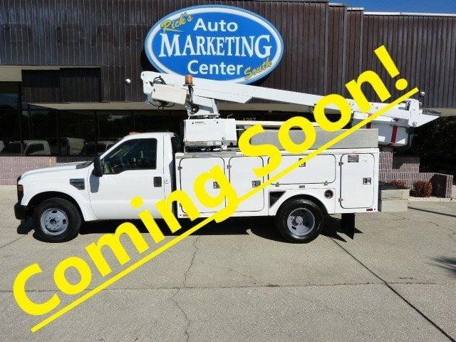 Ford Super Duty F-350 DRW Cab-Chassis 5.4L V8 GAS*REG CAB*2WD*35' WORKING/30' PLATFORM "ALTEC" - View 1